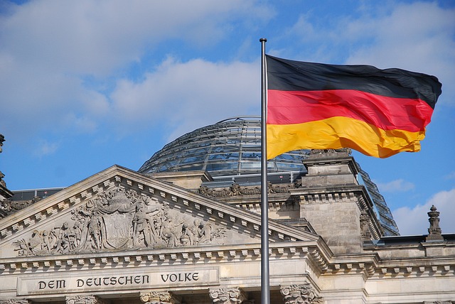 Meineid dem Deutschen Volk gegenüber