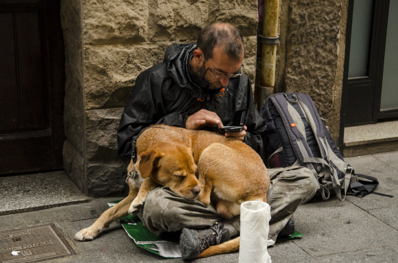 Obdachlos-Rentner-sozialer Abstieg